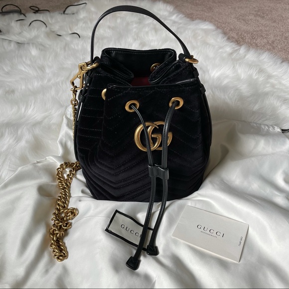 Gucci Handbags - 🖤 Gucci Black GG Marmont Velvet Bucket Bag EUC 🖤